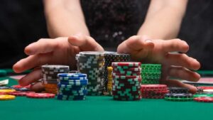 Fold trong poker là gì? Mẹo fold poker chuẩn xác nhất 19 Nếu sức mạnh hand bài quá yếu, bạn có thể chọn fold