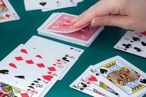 Ù tròn là gì? Kinh nghiệm chơi phỏm ù tròn tại Sunwin 5 Ù tròn 10 cây là kiểu ù phổ biến nhất trong ván bài phỏm